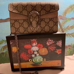Gucci Supreme Bag